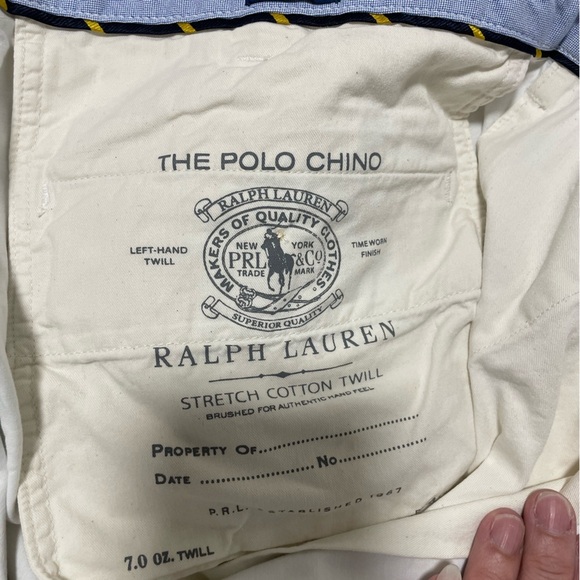 RALPH LAUREN- 9” relaxed fit white chino shorts - Picture 4 of 5